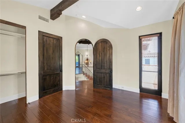 a view of a large window with an outdoor space