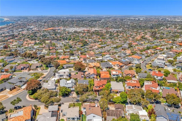 $10,995 | 221 Vía Alameda, Redondo Beach, CA 90277