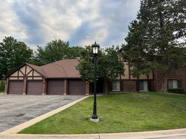 $2,600 | 1756 Plymouth Court, Unit B, Wheaton, IL 60189