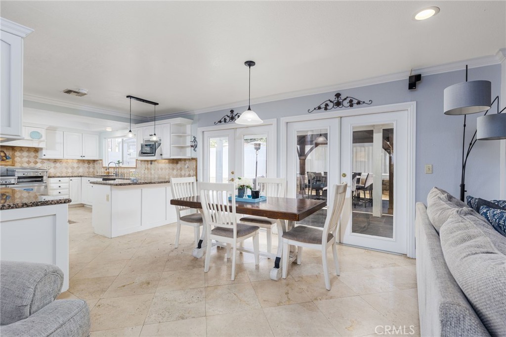 15510 Surrey Court Riverside, CA 92506 - Photo 12 of 61 Chef's kitchen w/6 burner stove, double oven and grill top