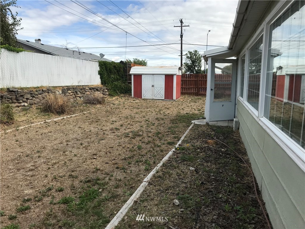 274 North Dale Road Moses Lake, WA 98837 - Photo 8 of 13 Gallery Image 8