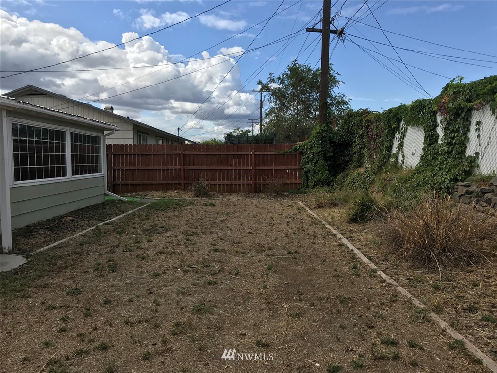 274 North Dale Road Moses Lake, WA 98837 - Photo 9 of 13 Gallery Image 9