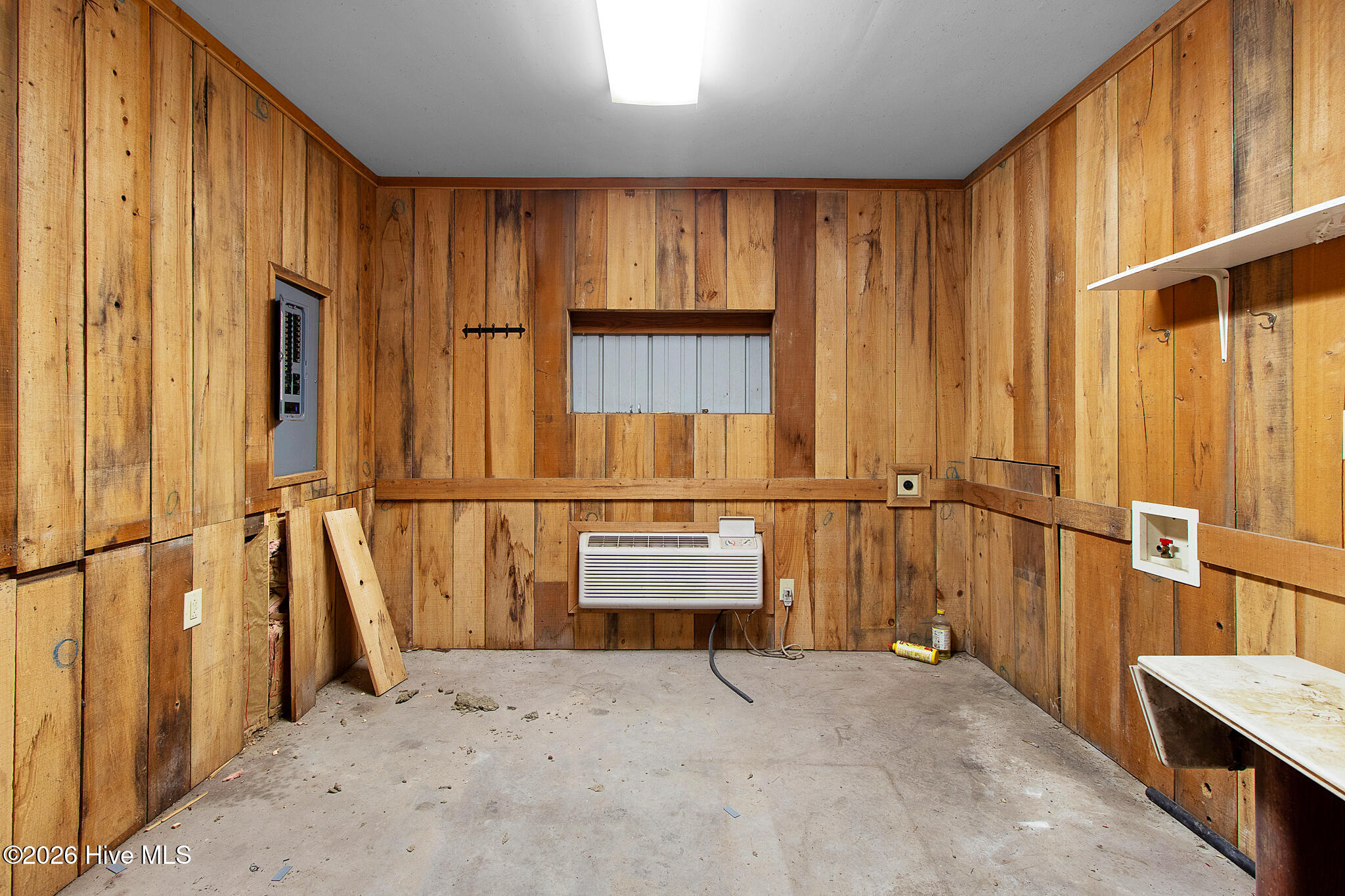 820 Laurel Road Beaufort, NC 28516 - Photo 13 of 33 Barn Interior