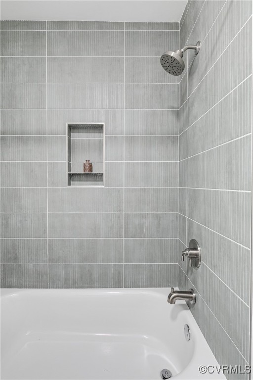 7654 Cherokee Road Richmond, VA 23225 - Photo 30 of 35 a bathroom with a bathtub
