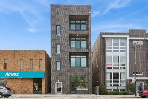 $3,300 | 3219 North Elston Court, Unit 2, Chicago, IL 60614