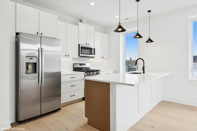 $3,300 | 3219 North Elston Court, Unit 2, Chicago, IL 60614