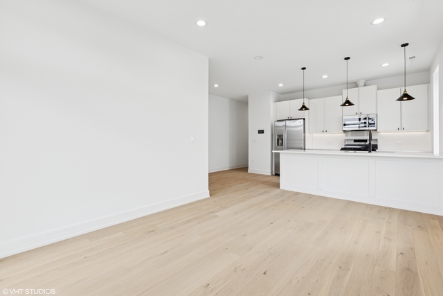 3219 North Elston Court, Unit 2 Chicago, IL 60614 - Photo 5 of 14