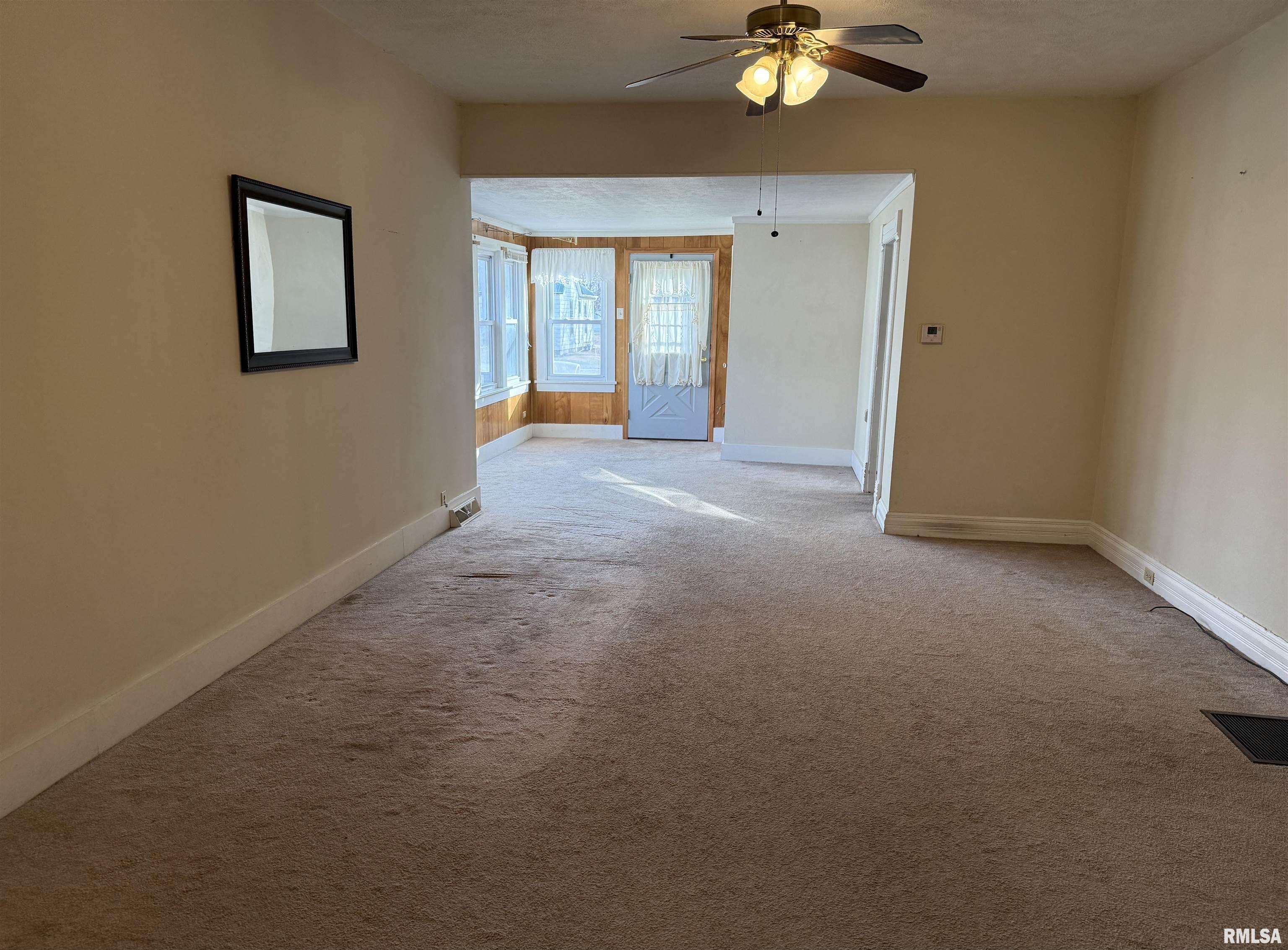 355 West Elm Street Waverly, IL 62692 - Photo 2 of 20