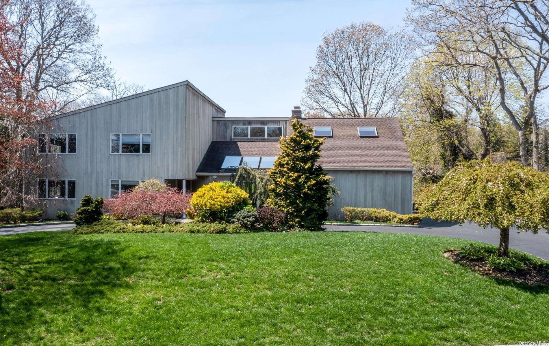 10 The Rise Woodbury, NY 11797 - Photo 1 of 1