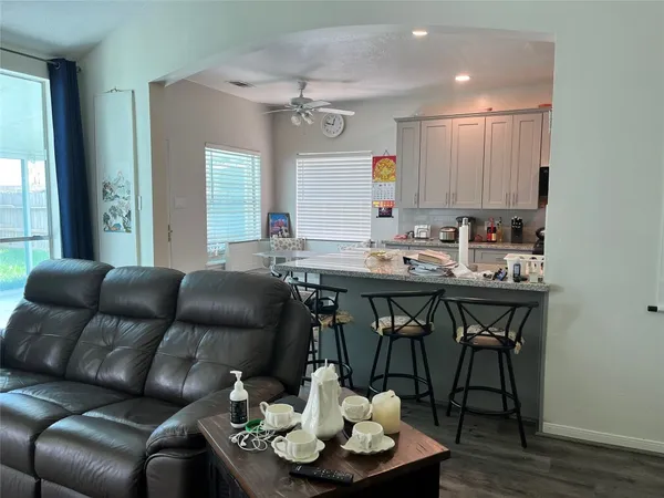 $2,550 | 4955 Sentry Woods Lane, Pearland, TX 77584
