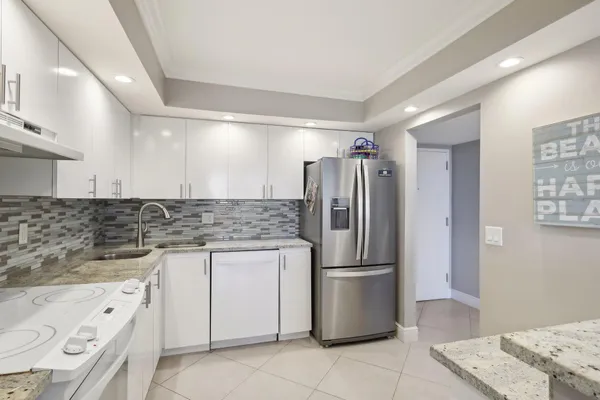 $3,000 | 5440 North Ocean Drive, Unit 903, Singer Island, FL 33404