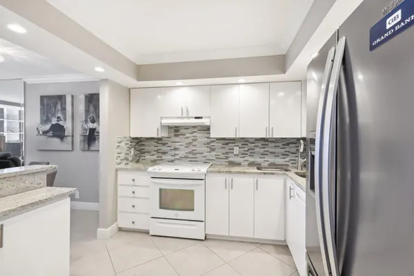 $3,000 | 5440 North Ocean Drive, Unit 903, Singer Island, FL 33404