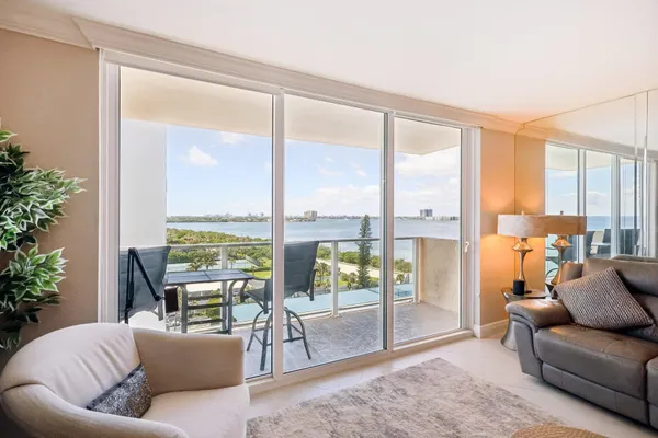 $3,000 | 5440 North Ocean Drive, Unit 903, Singer Island, FL 33404