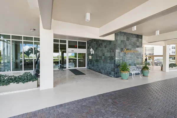 $3,000 | 5440 North Ocean Drive, Unit 903, Singer Island, FL 33404