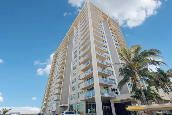 $3,000 | 5440 North Ocean Drive, Unit 903, Singer Island, FL 33404