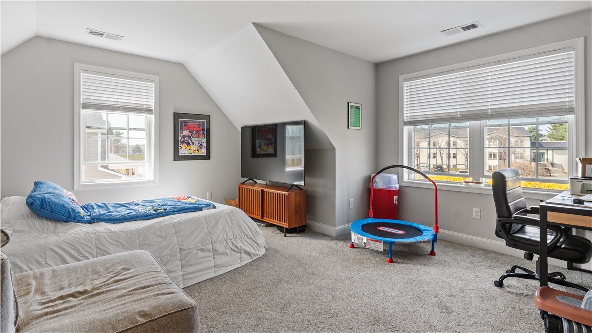 488 Long Street Warwick, RI 02886 - Photo 23 of 43