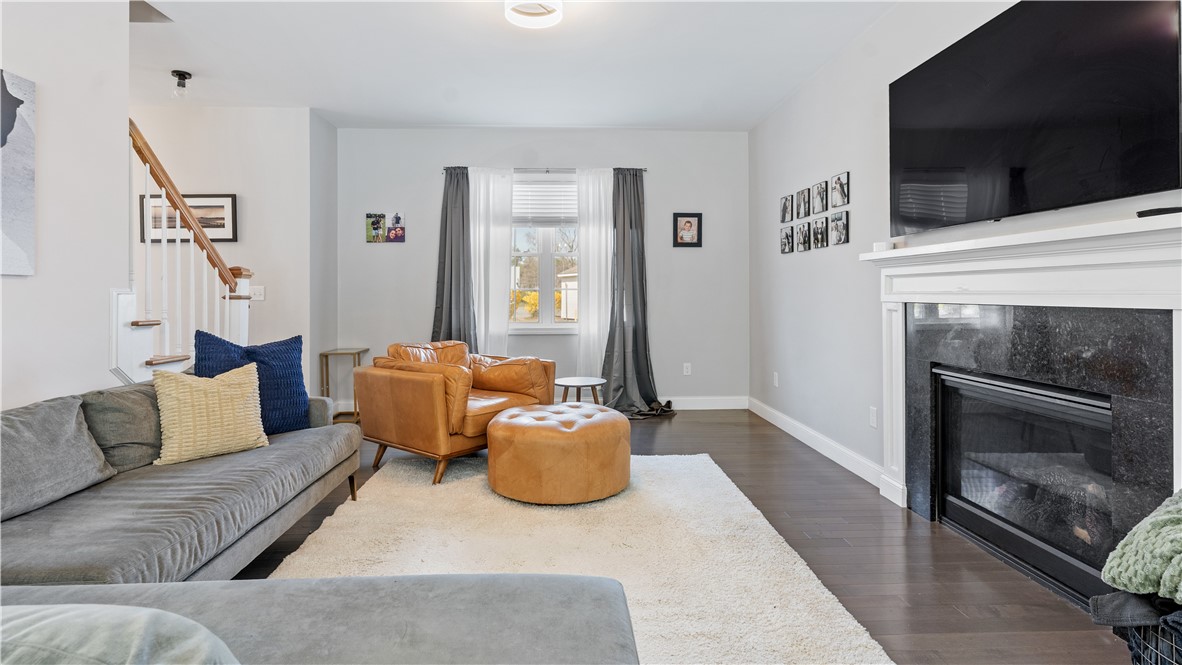 488 Long Street Warwick, RI 02886 - Photo 4 of 43