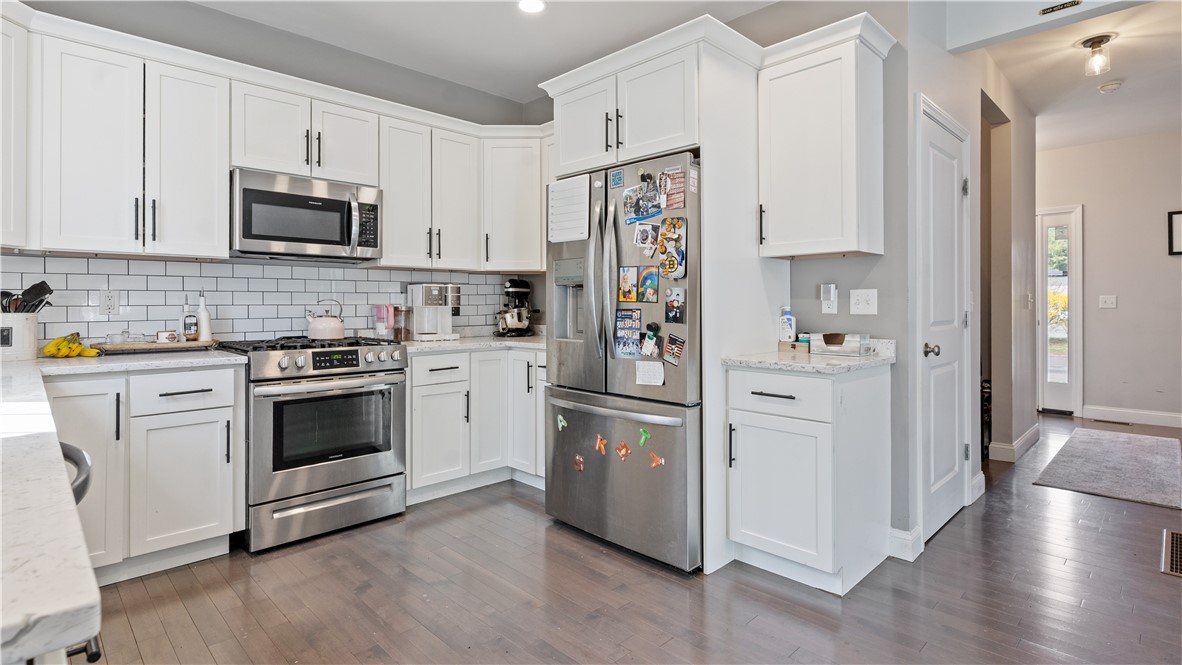 488 Long Street Warwick, RI 02886 - Photo 9 of 43
