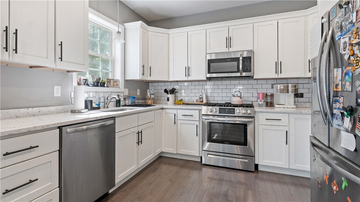 488 Long Street Warwick, RI 02886 - Photo 10 of 43