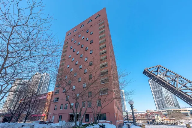 $365,000 | 345 North Canal Street, Unit 404, Chicago, IL 60606