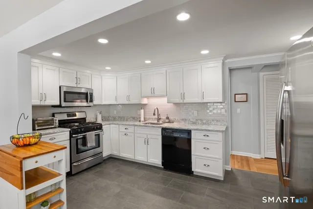 $875,000 | 49 Minivale Road, Stamford, CT 06907