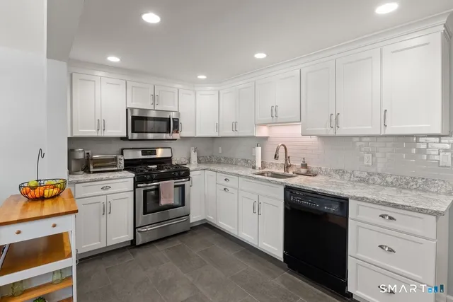 $875,000 | 49 Minivale Road, Stamford, CT 06907