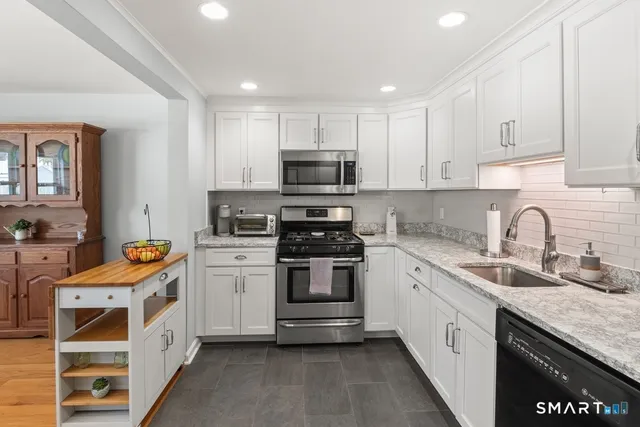 $875,000 | 49 Minivale Road, Stamford, CT 06907