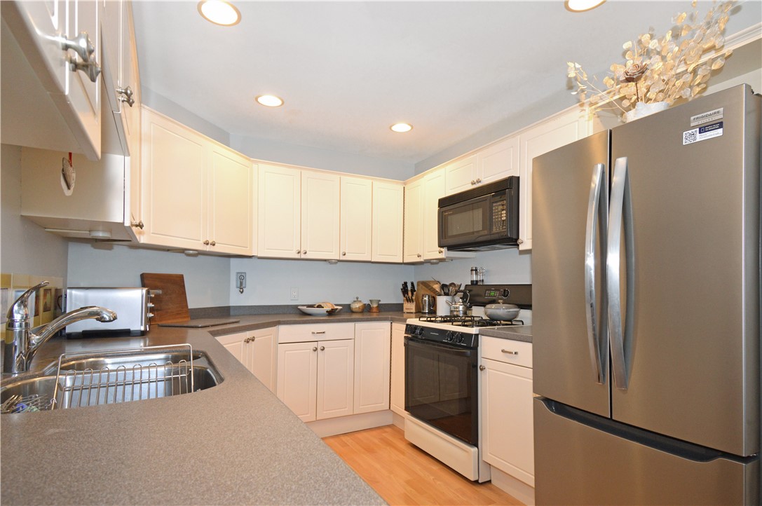 39 Bagy Wrinkle Cove, Unit 39 Warren, RI 02885 - Photo 5 of 38