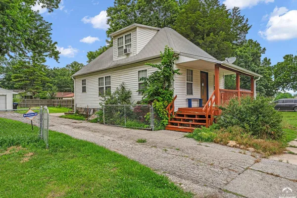 $155,000 | 255 Northwest Roosevelt Street, Topeka, KS 66606