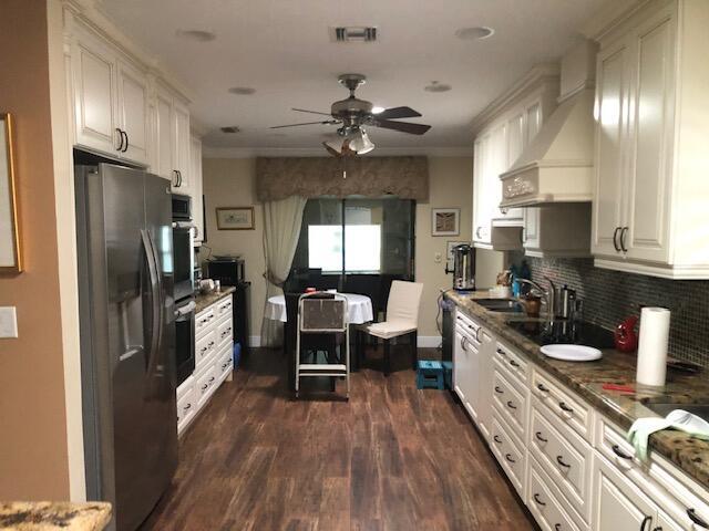 7960 Chula Vista Crescent Boca Raton, FL 33433 - Photo 7 of 27 the kitchen