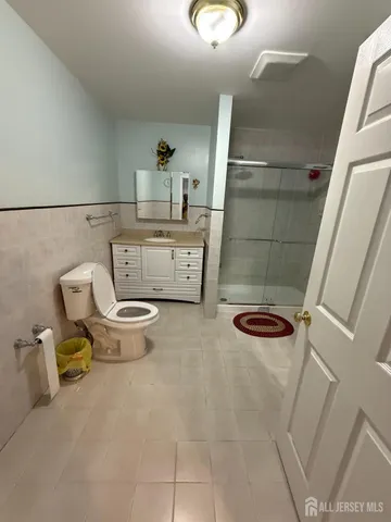 $2,400 | 31 Beverly Street, Unit 2ND F, Carteret, NJ 07008