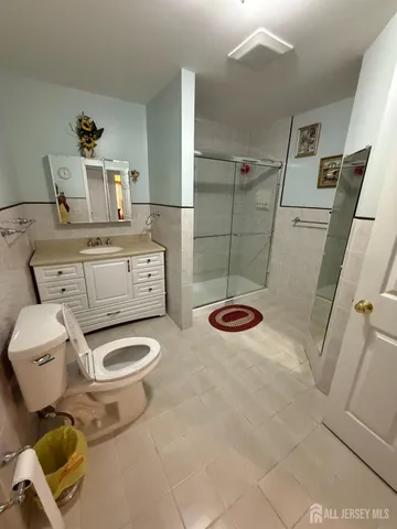 $2,400 | 31 Beverly Street, Unit 2ND F, Carteret, NJ 07008