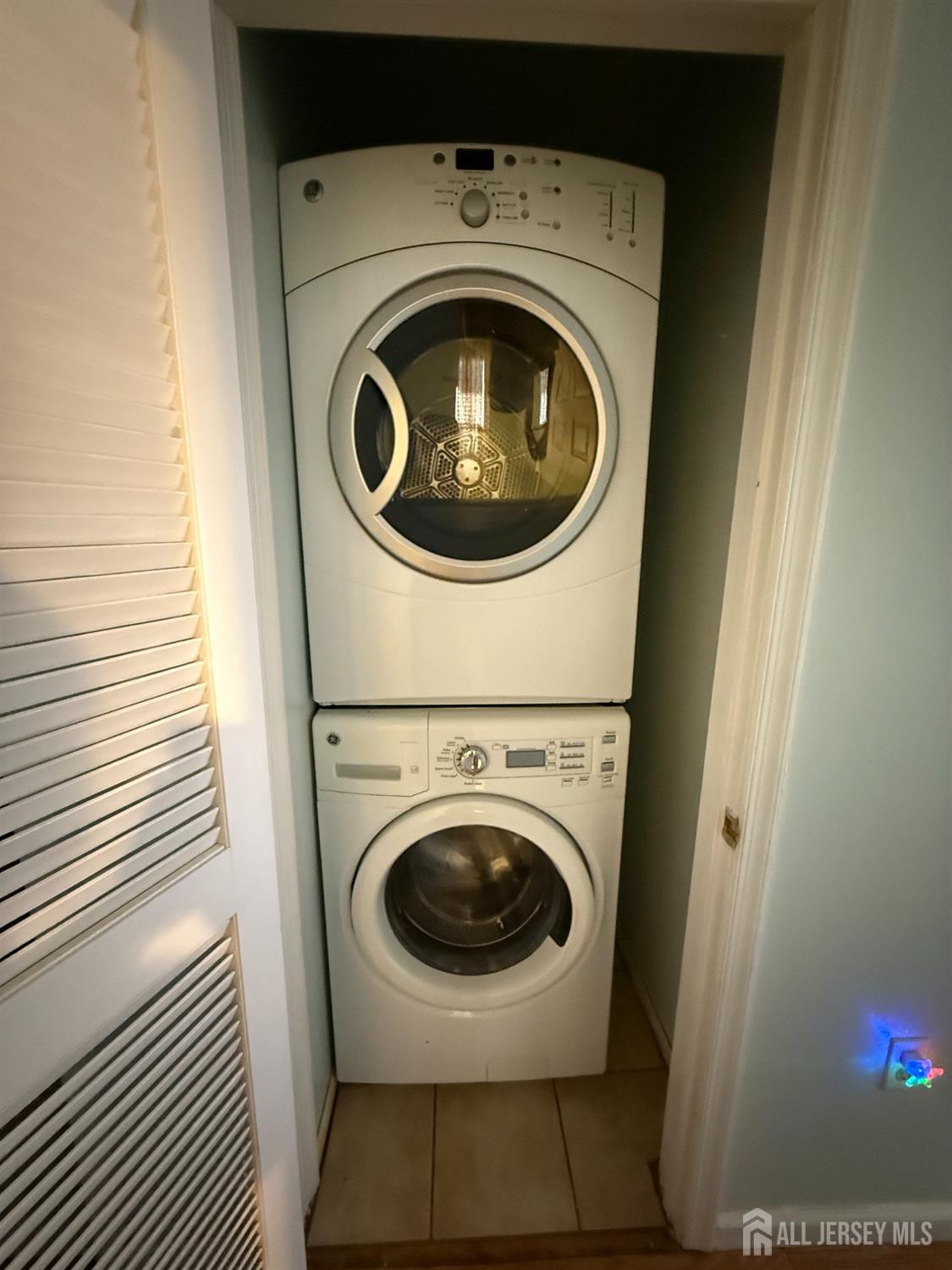 31 Beverly Street, Unit 2ND F Carteret, NJ 07008 - Photo 19 of 20 a utility room with dryer and washer