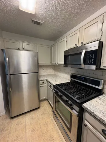 $2,100 | 4007 Issacks Way, Sugar Land, TX 77479