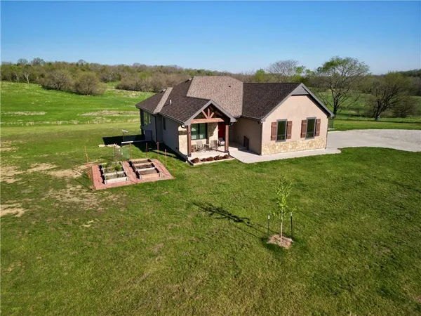 $750,000 | 22777 219th Street, Leavenworth, KS 66048
