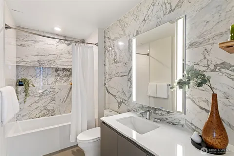 $780,000 | 2510 6th Avenue, Unit 2504, Seattle, WA 98121
