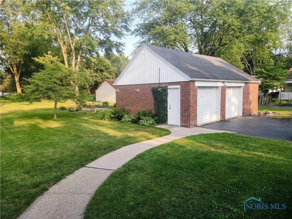 1915 Cass Road Toledo, OH 43614 - Photo 9 of 29 Gallery Image 9