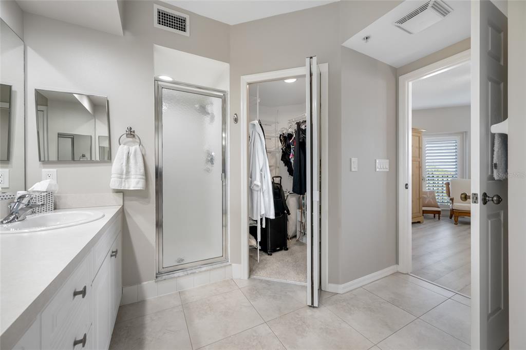 960 Starkey Road, Unit 5504 Largo, FL 33771 - Photo 27 of 46 a bathroom with a sink and a mirror