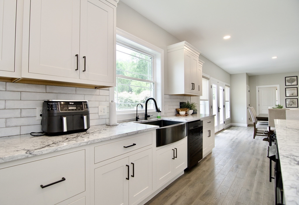 103 Oak Hollow Road Springfield, MA 01128 - Photo 17 of 42
