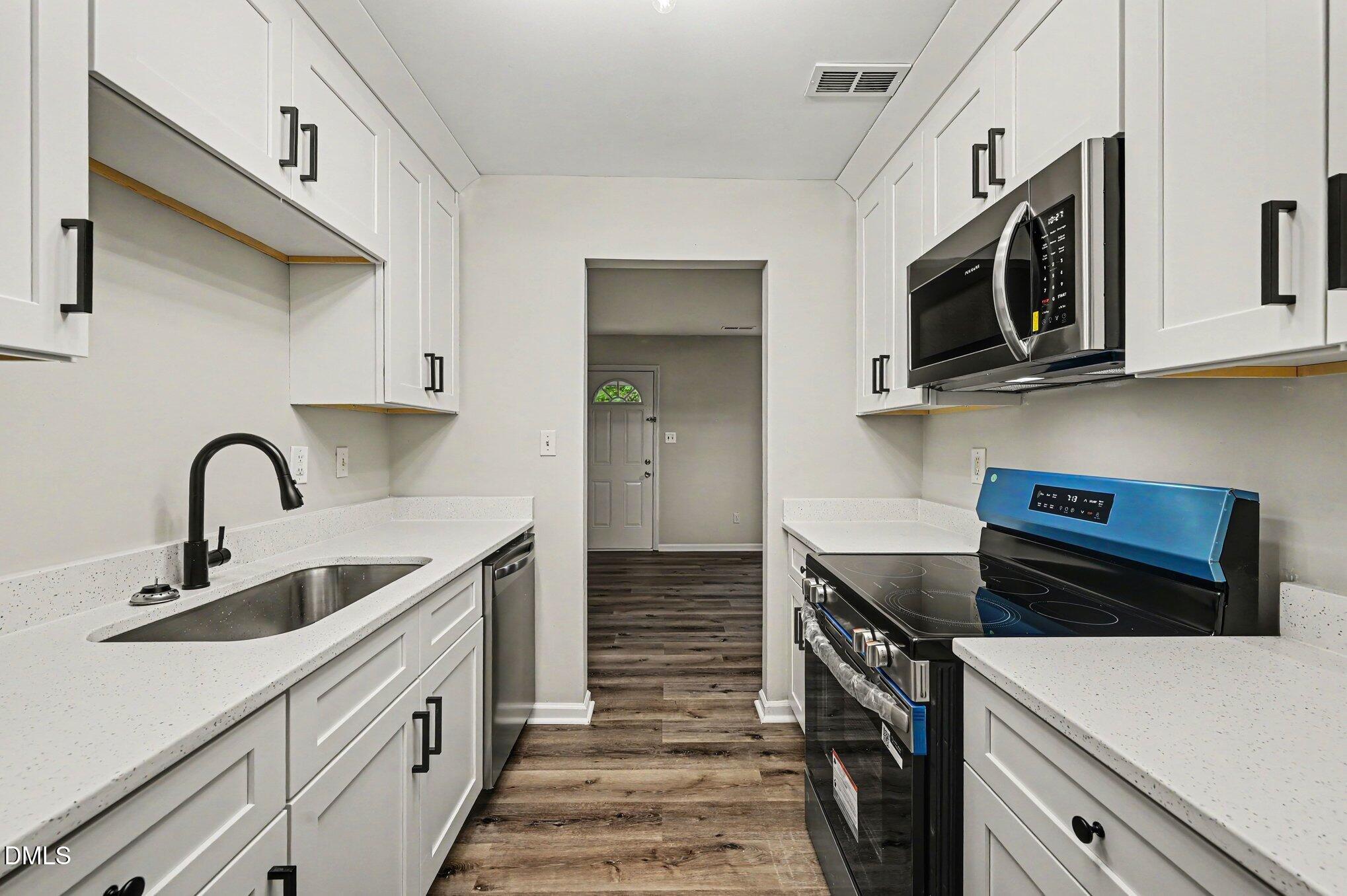 704 Brye Street Durham, NC 27703 - Photo 8 of 34 003_file_1612