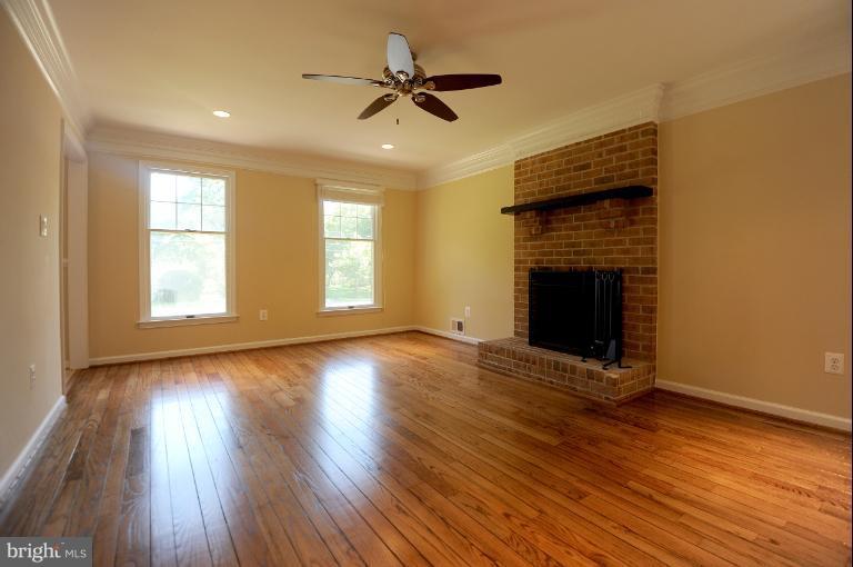 8612 Fort Hunt Road Alexandria, VA 22308 - Photo 1 of 23 Family Room