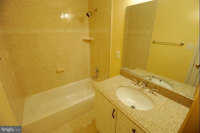 8612 Fort Hunt Road Alexandria, VA 22308 - Photo 13 of 23 Bath