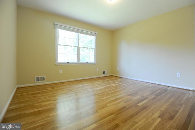 8612 Fort Hunt Road Alexandria, VA 22308 - Photo 21 of 23 Bedroom