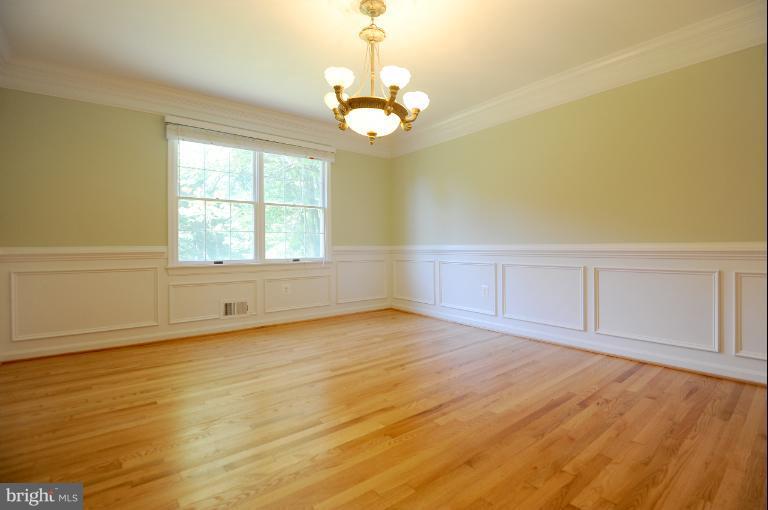 8612 Fort Hunt Road Alexandria, VA 22308 - Photo 9 of 23 Dining Room