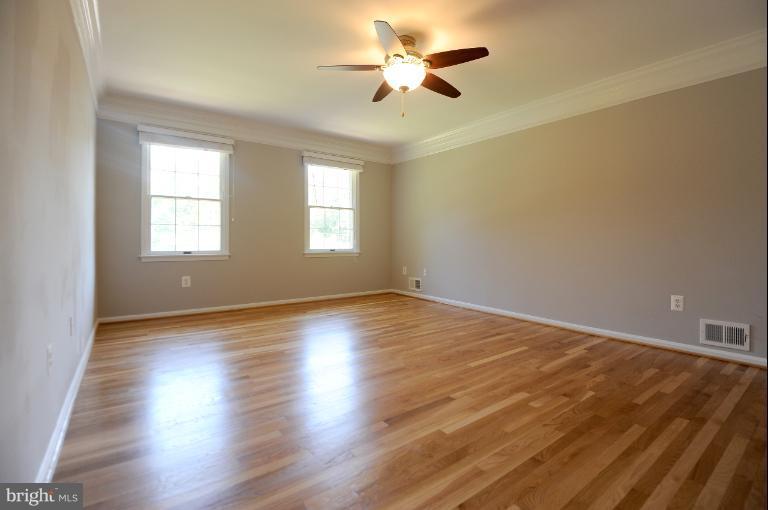 8612 Fort Hunt Road Alexandria, VA 22308 - Photo 10 of 23 Bedroom (Master)