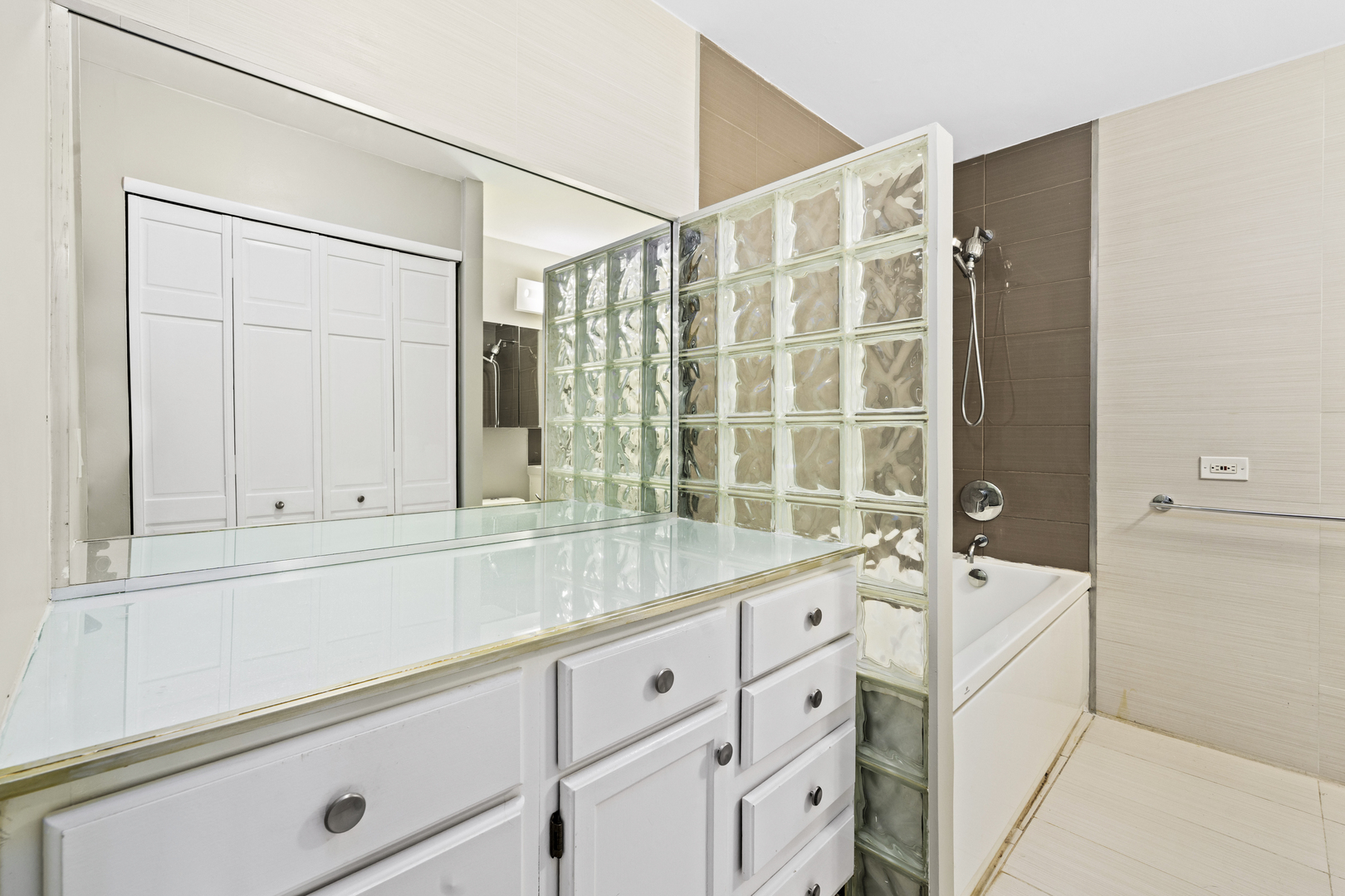 1540 North LaSalle Street, Unit 907 Chicago, IL 60610 - Photo 7 of 16 a bathroom with a sink and a bathtub