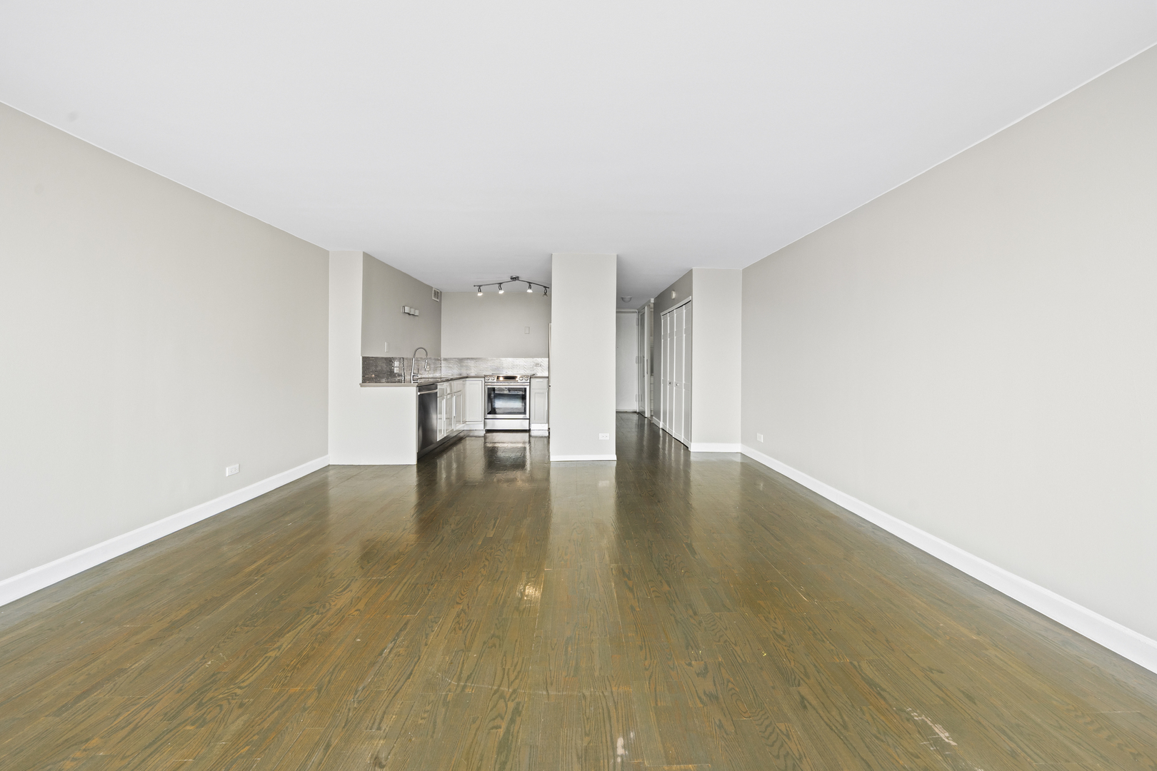 1540 North LaSalle Street, Unit 907 Chicago, IL 60610 - Photo 8 of 16 a view of empty room with wooden floor