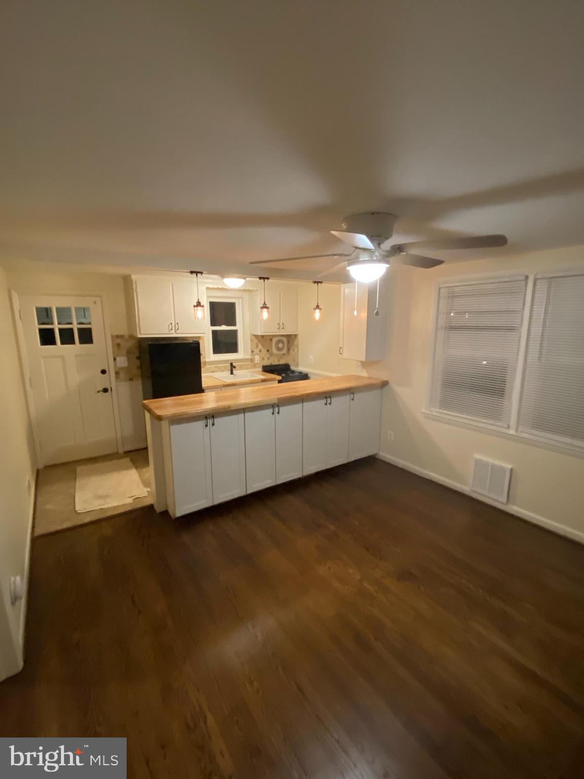 6650 Montgomery Road Elkridge, MD 21075 - Photo 12 of 32 Living / Kit Combo