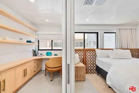 $4,995,000 | 15 Reef Street, Marina del Rey, CA 90292