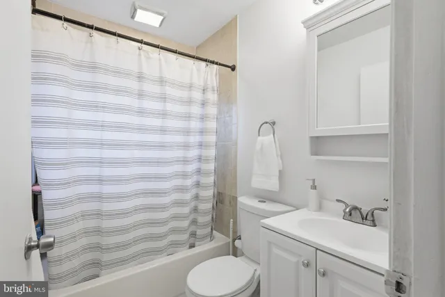 $339,900 | 8 Starlight Lane, Levittown, PA 19055